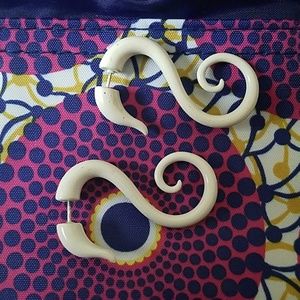 Faux horn gauge earnings